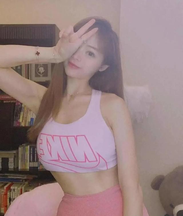 F罩杯健身女神初恋脸+马甲线展现女生最好一面(图1) F罩杯健身女神初恋脸+马甲线展现女生最好一面(图1)