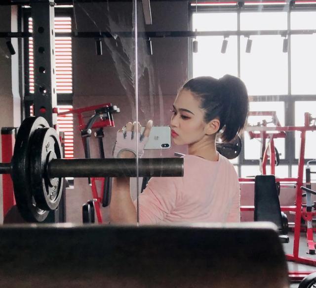 24岁健身模特身材喜欢腿臀训练好身材与年龄无关(图6)