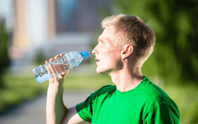 如何科学健身?训练前热身训练过程中补充水分重量合理选择(图4) 如何科学健身?训练前热身训练过程中补充水分重量合理选择(图4)