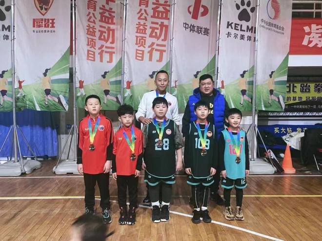 《乐航体育篮球训练赛激情12支队伍齐聚宣化一中篮球馆(图5)