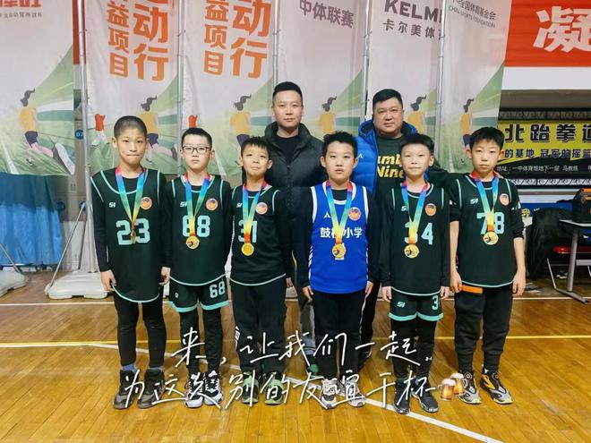 《乐航体育篮球训练赛激情12支队伍齐聚宣化一中篮球馆(图3)