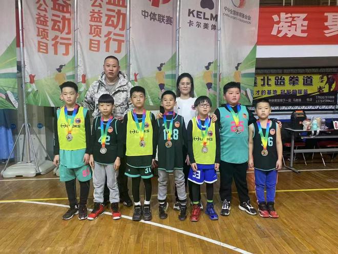 《乐航体育篮球训练赛激情12支队伍齐聚宣化一中篮球馆(图2)