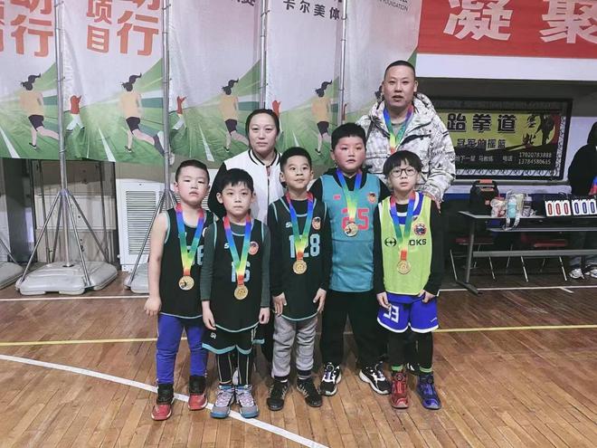 《乐航体育篮球训练赛激情12支队伍齐聚宣化一中篮球馆(图6)