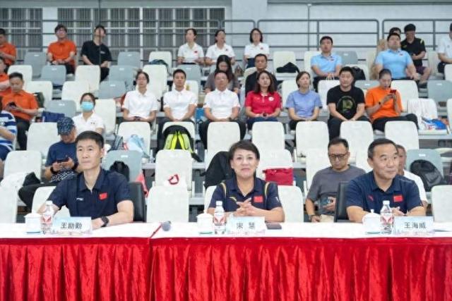凝聚力量 绽放风采 2024年上海市体育局系统职工广播操比赛举行(图1) 凝聚力量 绽放风采 2024年上海市体育局系统职工广播操比赛举行(图1)