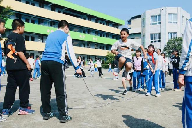 快乐运动阳光满满2024全区中小学综合运动会收官!(图4) 快乐运动阳光满满2024全区中小学综合运动会收官!(图4)