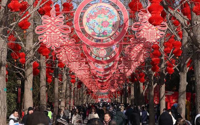 新闻8点见丨春节档破纪录背后的“票房密码”;节后上秤如何不焦虑?(图4) 新闻8点见丨春节档破纪录背后的“票房密码”;节后上秤如何不焦虑?(图4)
