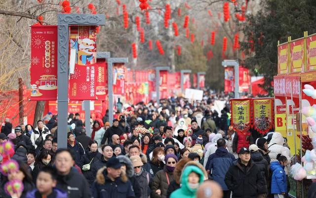 新闻8点见丨春节档破纪录背后的“票房密码”;节后上秤如何不焦虑?(图3) 新闻8点见丨春节档破纪录背后的“票房密码”;节后上秤如何不焦虑?(图3)