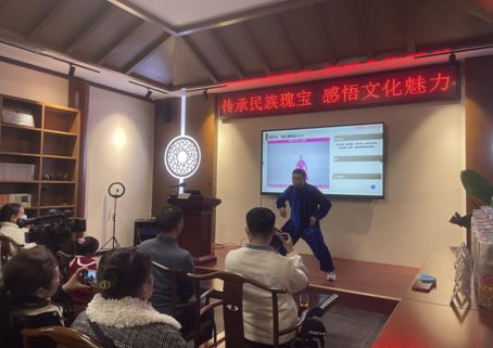 信阳中医药文化馆第七十期中医药知识讲座和义诊活动——健身气功八段锦(图1)