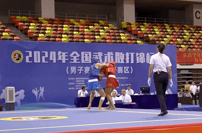 暴力踹翻对手！河南小妮鏖战三局巾帼女将上演热血对决(图4)