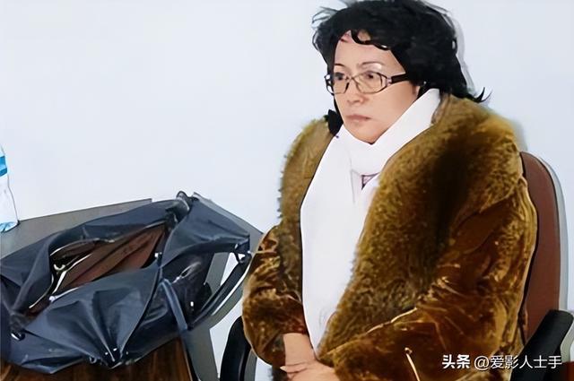 至今“无儿无女”的12位中老年女星未婚独居海外被丈夫抛弃(图4)