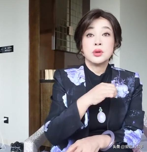 至今“无儿无女”的12位中老年女星未婚独居海外被丈夫抛弃(图38)